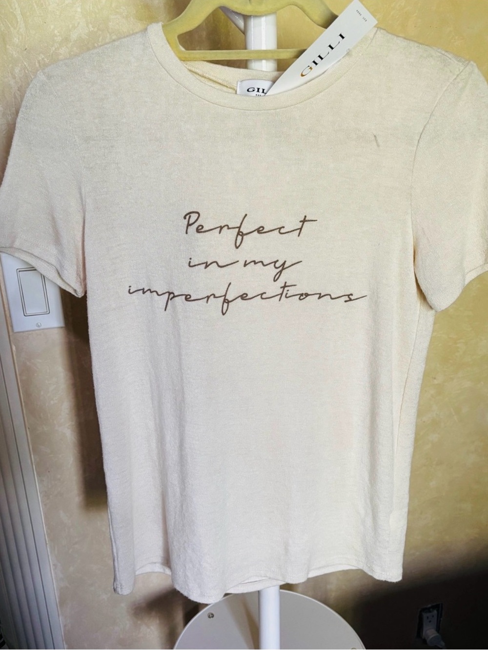 Gilli Cream Short-Sleeve Graphic Tee - Brown Script
